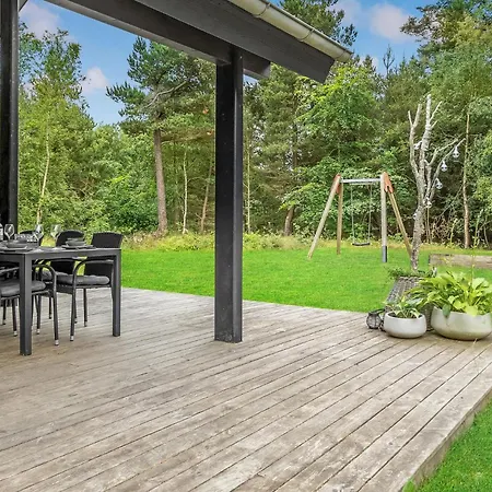 Three-bedroom In Dom wakacyjny *